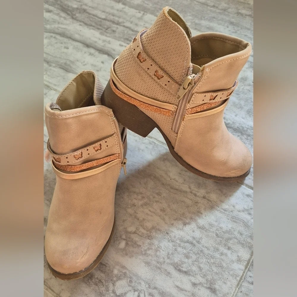 Butterfly Charm Kids Boots - Cream